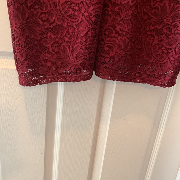 Elegant Lace Midi Dress in Rich Burgundy - Picture 10 of 14